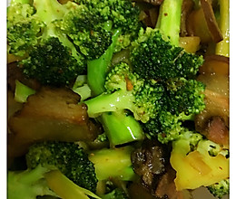 腊肉炒西兰花的做法