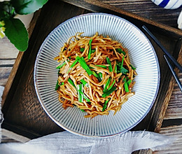 #憋在家里吃什么# 酱香芋头丝，米饭白粥随心配的做法