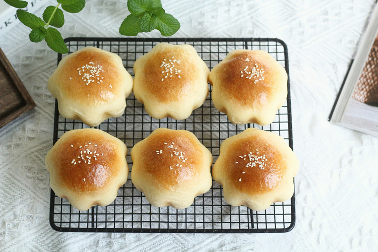 好吃不胖，星形咸蛋黄南瓜肉松面包的做法