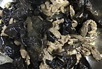 云耳炒肉丝的做法
