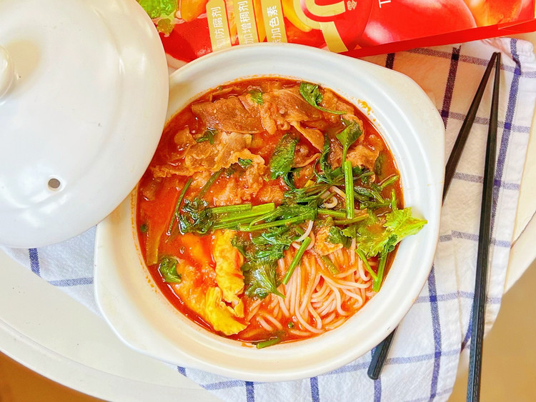 番茄鸡蛋肥牛米线的做法