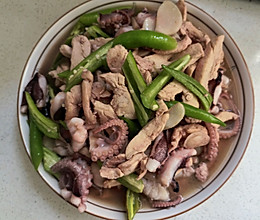 八爪鱼炒鸡脯肉的做法