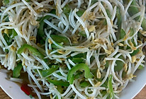 青椒炒绿豆芽的做法