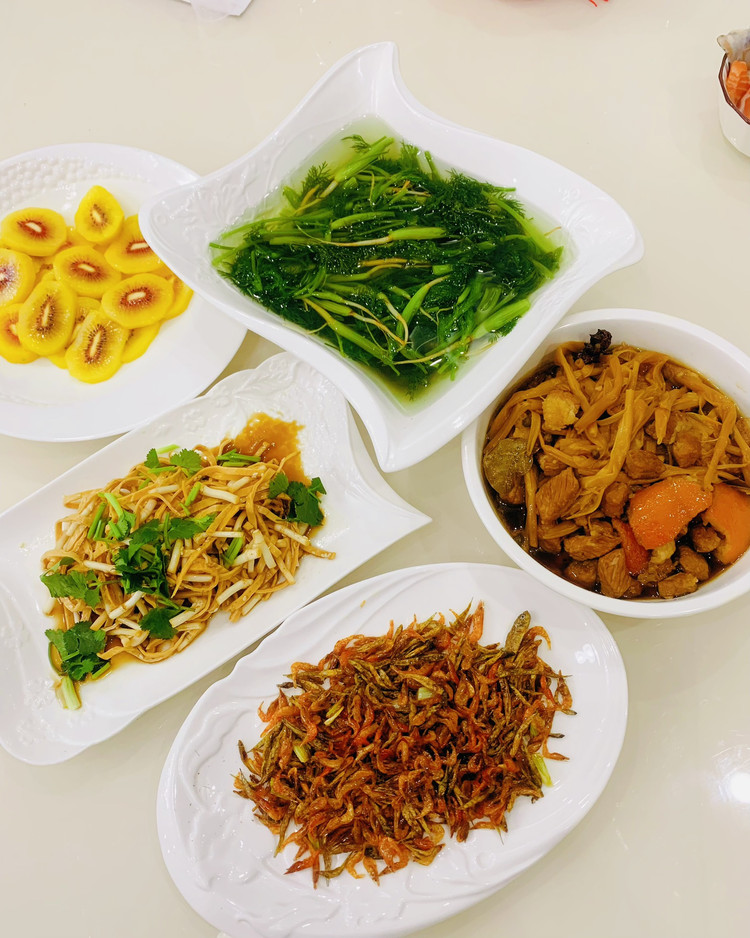 黄花菜烧肉的做法