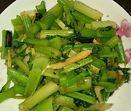 素炒芹菜的做法