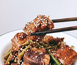 懒人也会的：蒜香豆角焖排骨的做法