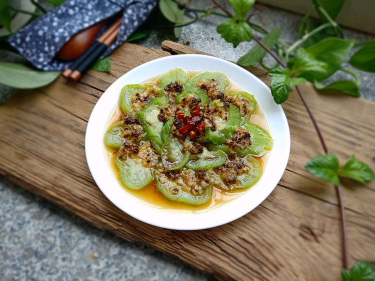 夏日当家菜,豉香蒜蓉蒸丝瓜的做法