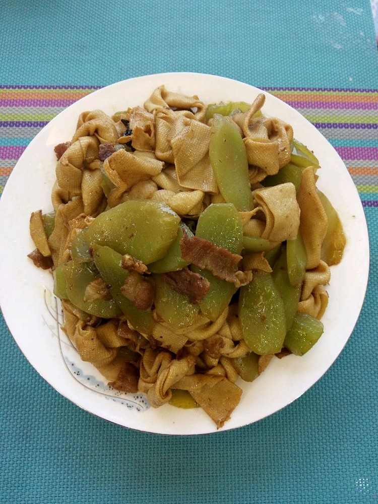 腊肉莴苣百叶结的做法