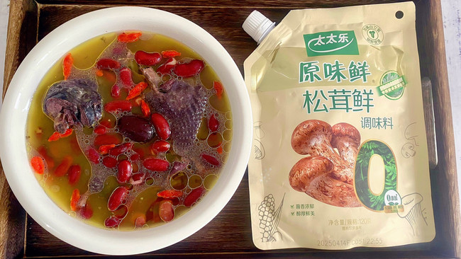 #夏日鲜味轻享健康#补血养颜乌鸡汤的做法