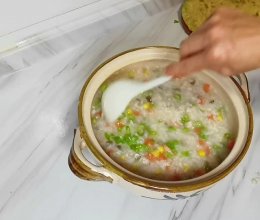 #我心中的冬日限定#鲜掉眉毛的虾仁蔬菜粥的做法