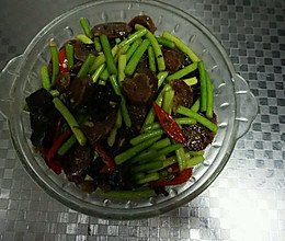 连家蒜薹炒腊肠的做法