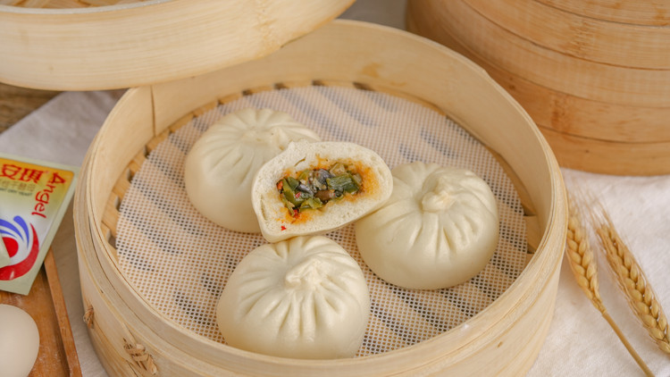 比肉包子还好吃的青椒茄子包的做法