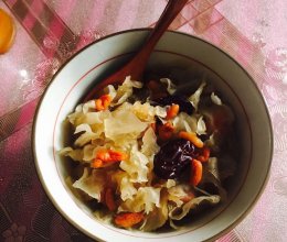 银耳枸杞红枣羹的做法