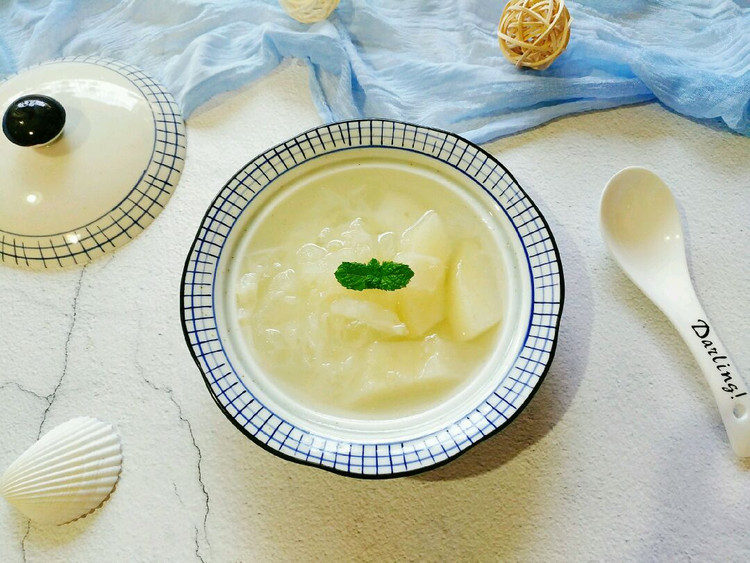 雪梨百合银耳羹的做法