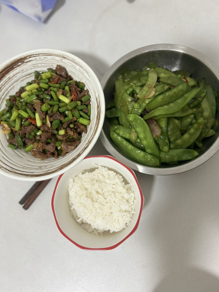 晚上好蒜苔牛肉荷兰豆香肠的做法