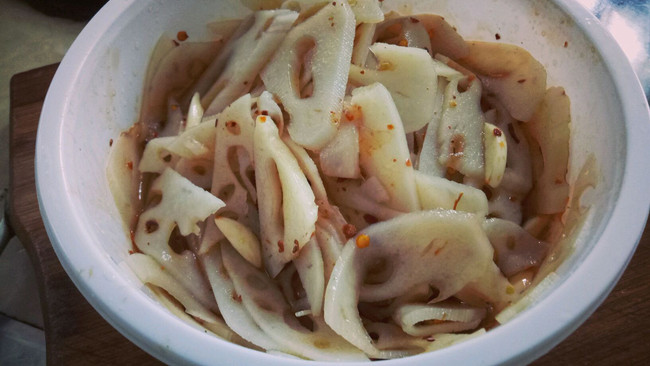 炝拌藕片的做法