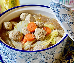 今天想喝汤：肉丸蔬菜粉丝汤的做法