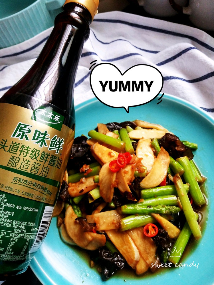 夏季清淡低脂素三鲜(芦笋茭白木耳)的做法