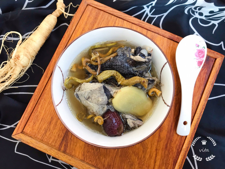 鲜人参石斛红枣炖乌鸡-补脾益肺.养血滋阴的做法