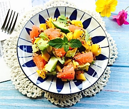 #春季食材大比拼#牛油果三色藜麦沙拉的做法