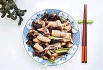#春季减肥，边吃边瘦#黑鸡枞菌炒鲜鱿的做法