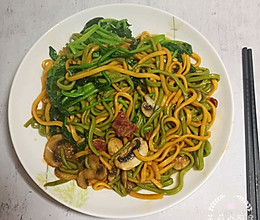 春天多彩系列吃到舔盆的彩色炒面（附压面机面条制作）的做法