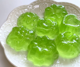 翡翠青瓜果冻，晶莹嫩滑，好像一颗颗绿宝石的做法