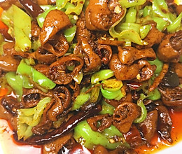 能多吃两碗饭的青椒肥肠的做法