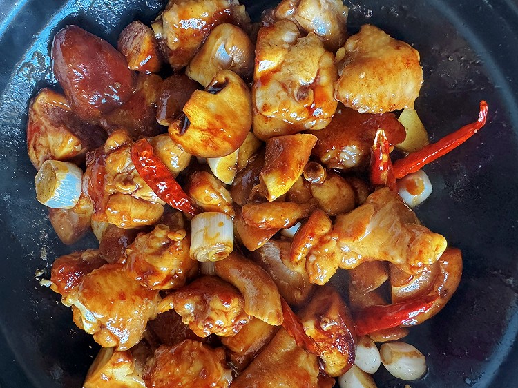 香菇鸡翅煲的做法