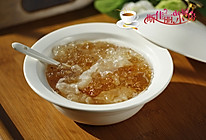 桃胶雪莲子银耳羹的做法