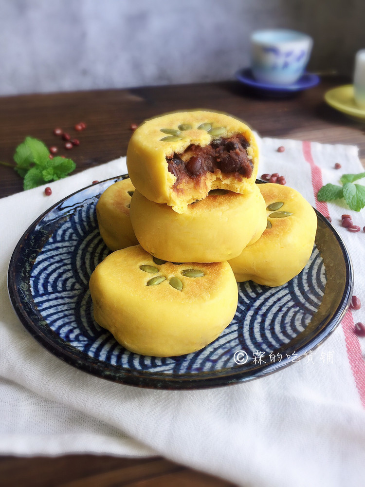 奶香南瓜蜜红豆馅发面饼的做法