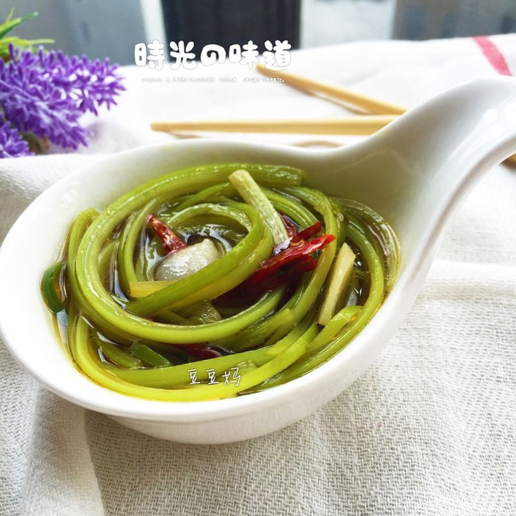手撕蒜苔的做法