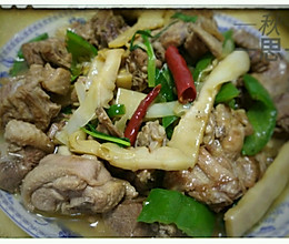 酸笋闷鸭的做法