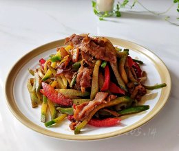 椒椒肉焖萝卜条的做法