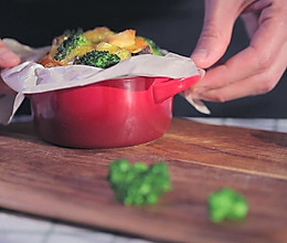 西兰花鸡肉烘蛋的做法