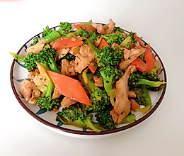 减肥必备餐～西兰花炒鸡胸肉的做法