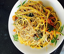川味拌玉米面条的做法