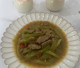 #晒出你的中秋团圆饭#莴笋炒肉的做法