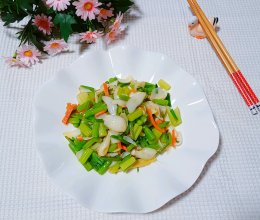 #刘畊宏女孩减脂饮食#芹菜炒百合的做法
