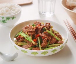 #年夜饭上桌啦#芹菜炒牛肉的做法