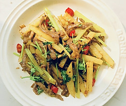 #解锁山姆牛肉的秘密#土豆芹菜炒牛肉的做法