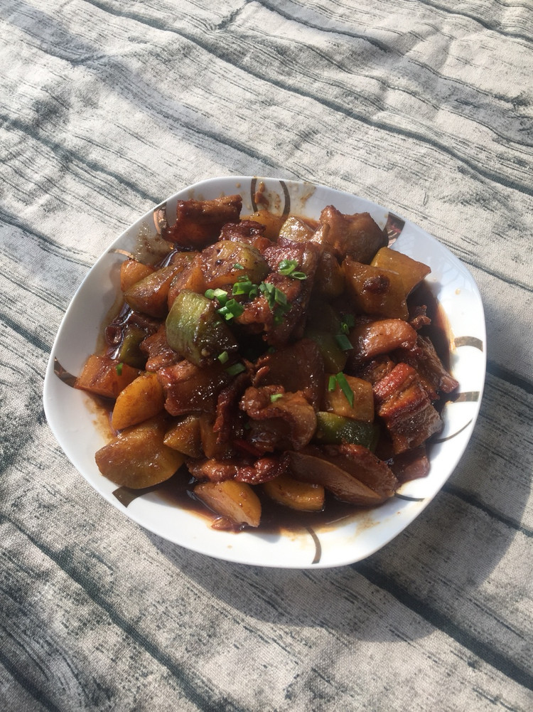 萝卜烧肉的做法