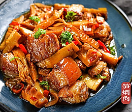 #白色情人节限定美味#下饭家常菜【春笋焖肉】（红烧肉焖笋）的做法