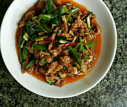 韭香羊肉的做法
