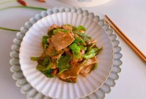 #养生打卡#青椒炒肉的做法