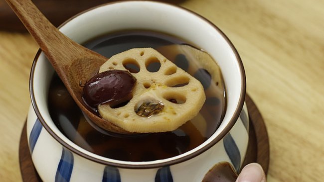 红枣莲藕汤的做法