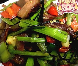 烟肉炒蒜苗辣椒的做法