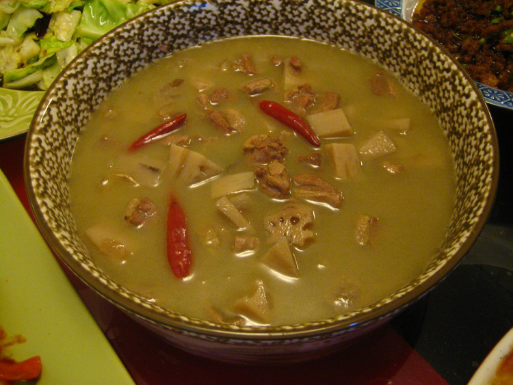 藕块炖鸭肉的做法