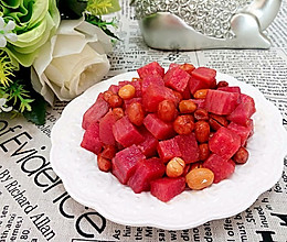 红心萝卜拌花生米的做法