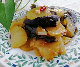 #下饭红烧菜#省油版土豆烧茄子的做法